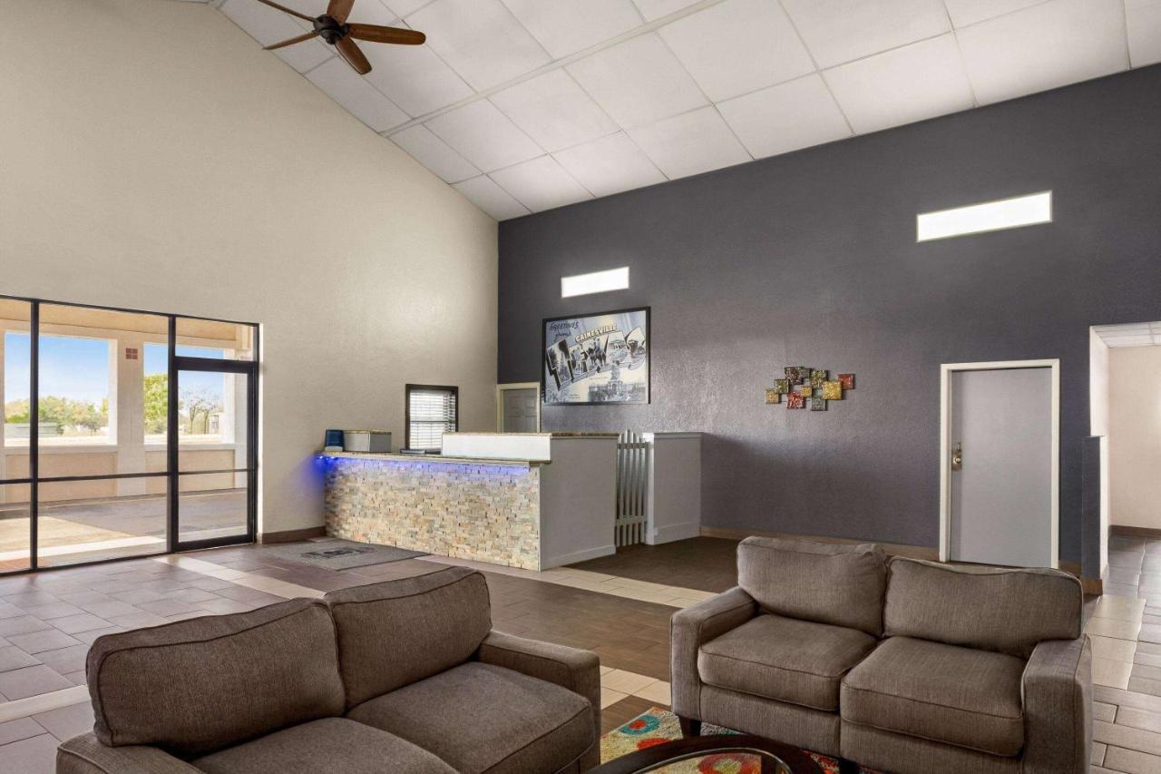Super 8 By Wyndham Gainesville Tx Esterno foto