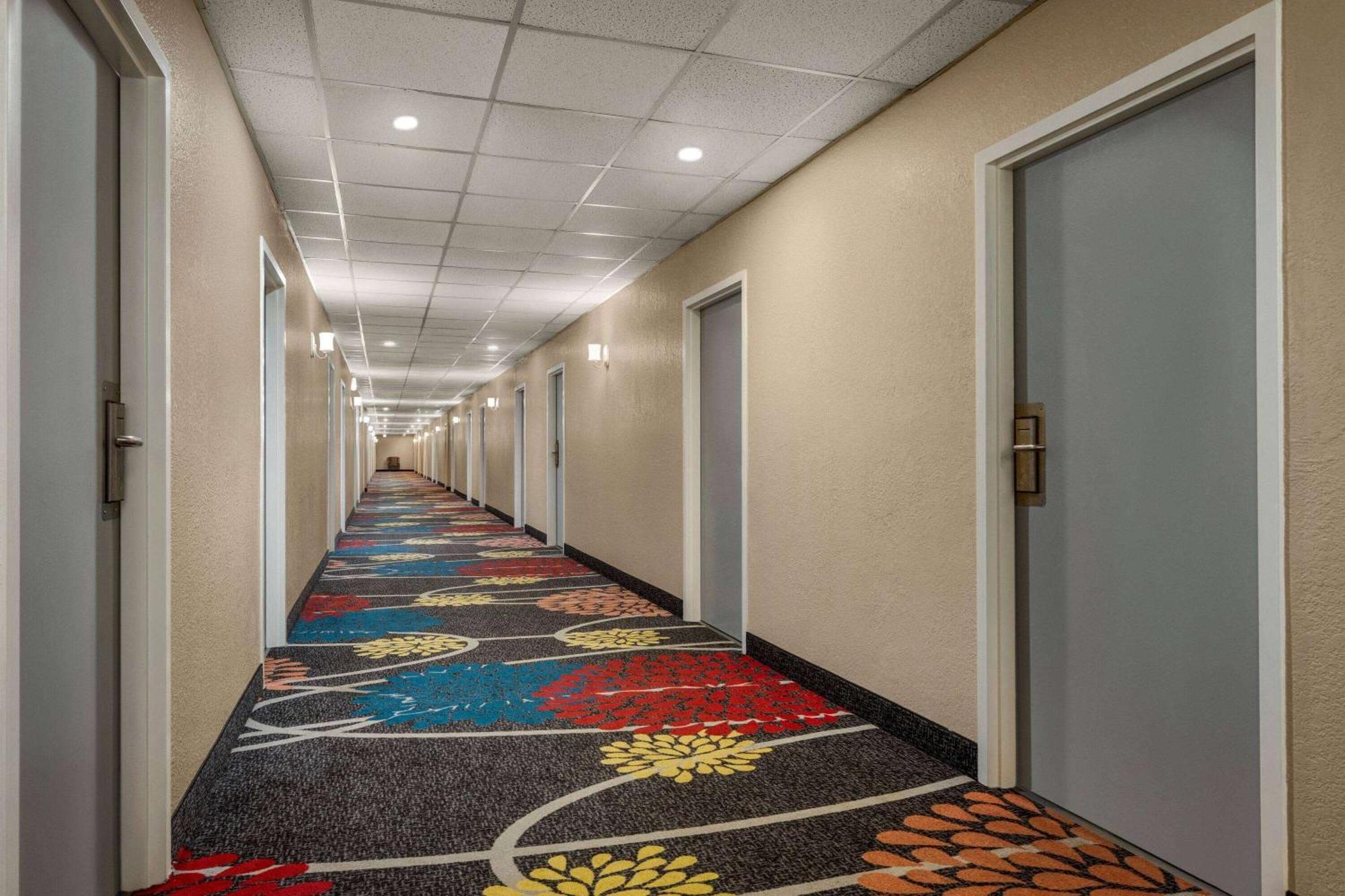 Super 8 By Wyndham Gainesville Tx Esterno foto